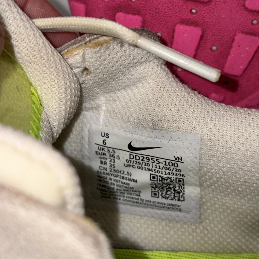 Women's Nike Air Max DD2955-100 White Running Sneakers Size Women's 6